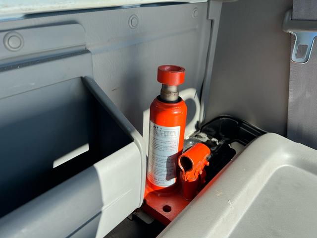 タイタンダッシュ 　ユーザー様買取車　ＥＴＣ　エアコン　パワーウインドウ　パワーステアリング　ドアバイザー　最大積載量１５００ｋｇ　走行距離９６１００キロ　車検令和８年２月　５ＭＴ　ＡＭ　ＦＭ　２０００ＣＣ　エアバック（78枚目）