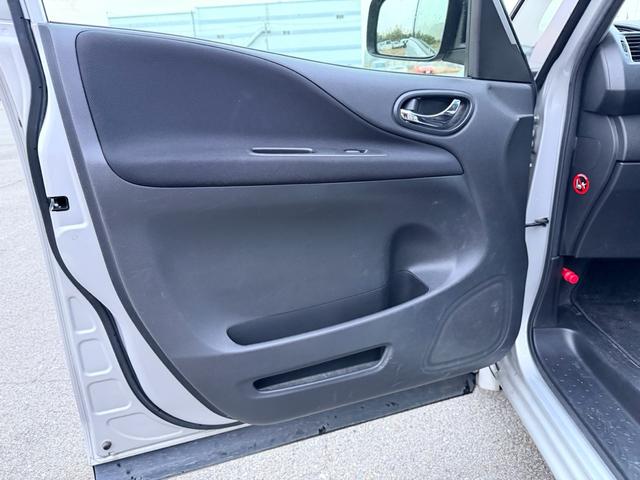 セレナ ハイウェイスター　Ｓ－ハイブリッド　ユーザー様買取車　ナビ　ＴＶ　Ｂｌｕｅｔｏｏｔｈ　バックモニター　ＥＴＣ　スマートキー２本　プッシュスタート　オートエアコン　寒冷地仕様　アイドリングストップ　フルフラット　ウォークスルー　ＥＳＣ（68枚目）