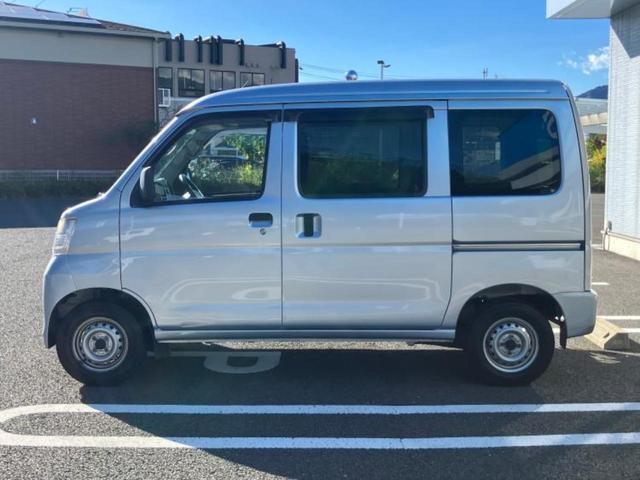 ハイゼットカーゴ デラックス　新品タイヤ／保証書／ＥＢＤ付ＡＢＳ／エアバッグ　運転席／エアバッグ　助手席／衝突安全ボディ／パワーウインドウ／キーレスエントリー／パワーステアリング／マニュアルエアコン／取扱説明書（2枚目）