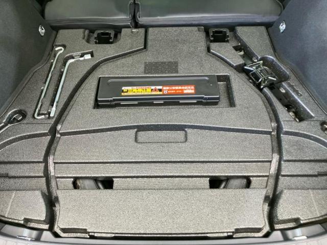 プリウス Ｓセーフティプラス　新品タイヤ／モデリスタエアロ／保証書／社外　９インチ　ＳＤナビ／トヨタセーフティセンス／車線逸脱防止支援システム／パーキングアシスト　バックガイド／パーキングアシスト　自動操舵　衝突被害軽減システム（26枚目）