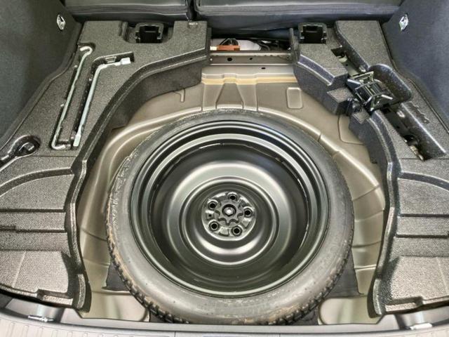 プリウス Ｓセーフティプラス　新品タイヤ／モデリスタエアロ／保証書／社外　９インチ　ＳＤナビ／トヨタセーフティセンス／車線逸脱防止支援システム／パーキングアシスト　バックガイド／パーキングアシスト　自動操舵　衝突被害軽減システム（27枚目）