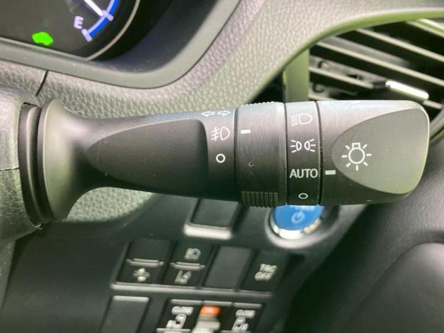 ノア ハイブリッドＳｉダブルバイビー２　新品タイヤ／保証書／純正　１０インチ　ＳＤナビ／フリップダウンモニター　純正　１１．５インチ／衝突安全装置／両側電動スライドドア／シートヒーター　前席／車線逸脱防止支援システム　衝突被害軽減システム（18枚目）