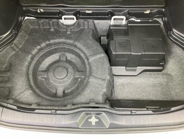 ノア ハイブリッドＳｉダブルバイビー２　新品タイヤ／保証書／純正　１０インチ　ＳＤナビ／フリップダウンモニター　純正　１１．５インチ／衝突安全装置／両側電動スライドドア／シートヒーター　前席／車線逸脱防止支援システム　衝突被害軽減システム（27枚目）