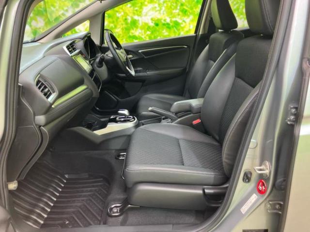 フィットハイブリッド ハイブリッド・Ｌパッケージ　新品タイヤ／保証書／純正　ＳＤナビ／シート　ハーフレザー／ヘッドランプ　ＬＥＤ／Ｂｌｕｅｔｏｏｔｈ接続／ＥＢＤ付ＡＢＳ／横滑り防止装置／アイドリングストップ／バックモニター／フルセグＴＶ／ＤＶＤ（7枚目）