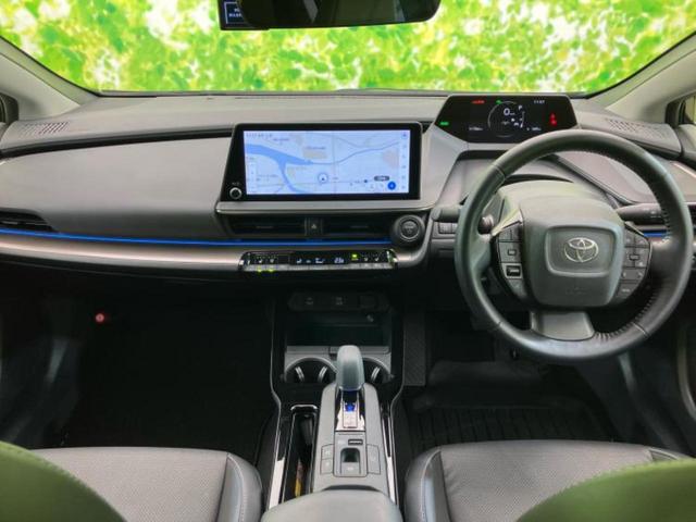 プリウス Ｚ　サンルーフ／保証書／ディスプレイオーディオ＋ナビ１２．３インチ／トヨタセーフティセンス／シートヒーター　前席／全方位モニター／車線逸脱防止支援システム／シート　合皮　衝突被害軽減システム　全周囲カメラ（4枚目）