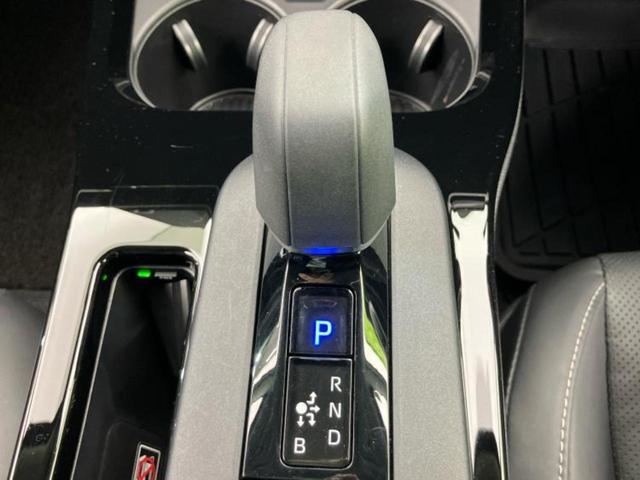 プリウス Ｚ　サンルーフ／保証書／ディスプレイオーディオ＋ナビ１２．３インチ／トヨタセーフティセンス／シートヒーター　前席／全方位モニター／車線逸脱防止支援システム／シート　合皮　衝突被害軽減システム　全周囲カメラ（35枚目）