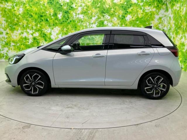 フィット ｅＨＥＶホーム　新品タイヤ／保証書／純正　９インチ　ＳＤナビ／ホンダセンシング／車線逸脱防止支援システム／シート　ハーフレザー／オートステップ／ドライブレコーダー　純正／ヘッドランプ　ＬＥＤ／ＵＳＢジャック　禁煙車（2枚目）