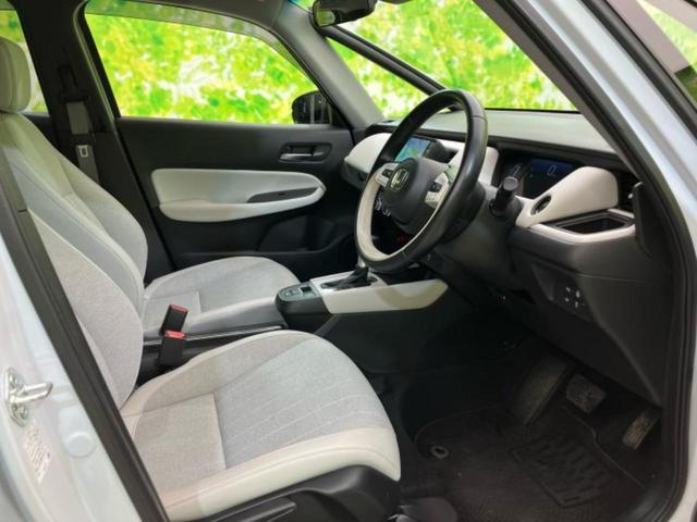 フィット ｅＨＥＶホーム　新品タイヤ／保証書／純正　９インチ　ＳＤナビ／ホンダセンシング／車線逸脱防止支援システム／シート　ハーフレザー／オートステップ／ドライブレコーダー　純正／ヘッドランプ　ＬＥＤ／ＵＳＢジャック　禁煙車（5枚目）