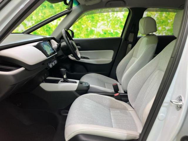 フィット ｅＨＥＶホーム　新品タイヤ／保証書／純正　９インチ　ＳＤナビ／ホンダセンシング／車線逸脱防止支援システム／シート　ハーフレザー／オートステップ／ドライブレコーダー　純正／ヘッドランプ　ＬＥＤ／ＵＳＢジャック　禁煙車（7枚目）