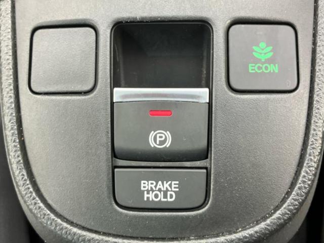 フィット ｅＨＥＶホーム　新品タイヤ／保証書／純正　９インチ　ＳＤナビ／ホンダセンシング／車線逸脱防止支援システム／シート　ハーフレザー／オートステップ／ドライブレコーダー　純正／ヘッドランプ　ＬＥＤ／ＵＳＢジャック　禁煙車（16枚目）