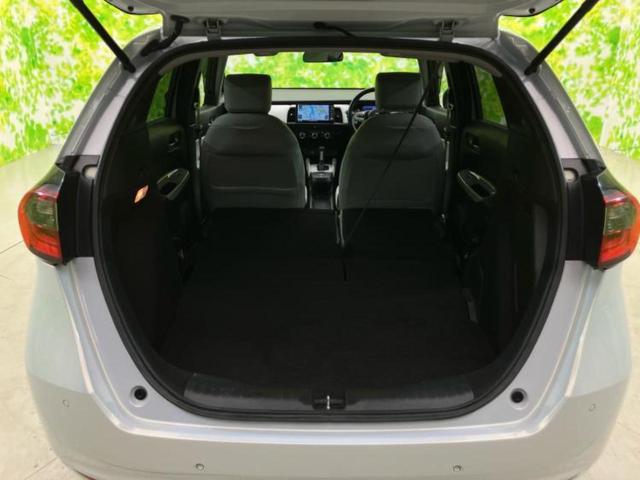 フィット ｅＨＥＶホーム　新品タイヤ／保証書／純正　９インチ　ＳＤナビ／ホンダセンシング／車線逸脱防止支援システム／シート　ハーフレザー／オートステップ／ドライブレコーダー　純正／ヘッドランプ　ＬＥＤ／ＵＳＢジャック　禁煙車（19枚目）