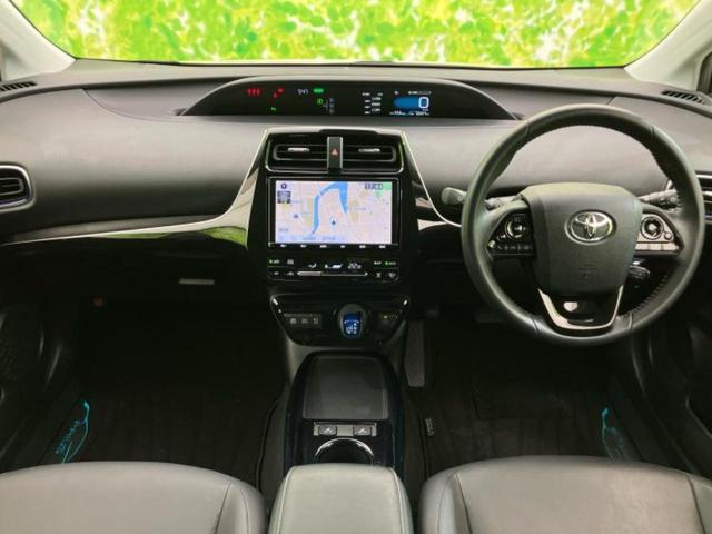 プリウス Ｓツーリングセレクション　新品タイヤ／保証書／純正　９インチ　ＳＤナビ／トヨタセーフティセンス／シートヒーター　前席／パノラミックビューモニター／車線逸脱防止支援システム／シート　合皮／ヘッドランプ　ＬＥＤ　全周囲カメラ（4枚目）