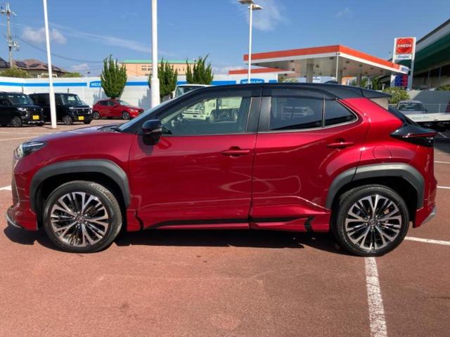 ヤリスクロス ハイブリッドZ 新品タイヤ/純正エアロ/保証書/ディスプレイオーディオ/衝突安全装置/シートヒーター/車線逸脱防止支援システム/シート ハーフレザー/ヘッドランプ LED/ETC/EBD付ABS/横滑り防止装置(2枚目)