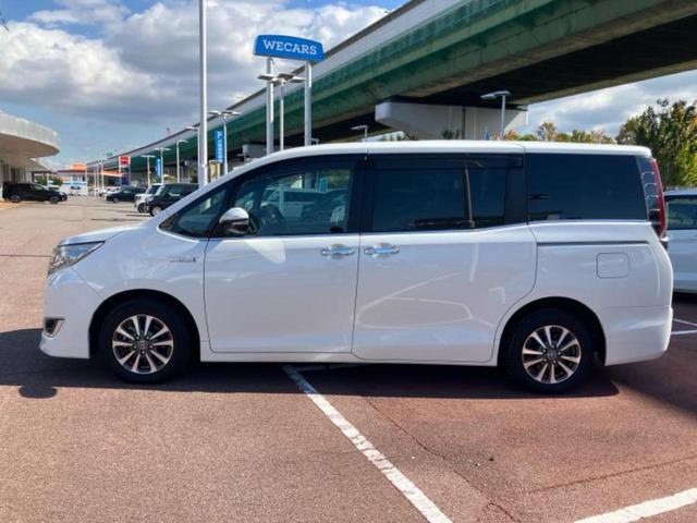 エスクァイア ハイブリッドＧｉプレミアムパッケージ　新品タイヤ／保証書／純正　１０インチ　ＳＤナビ／フリップダウンモニター／トヨタセーフティセンス／両側電動スライドドア／シートヒーター　前席／車線逸脱防止支援システム／シート　ハーフレザー　バックカメラ（2枚目）