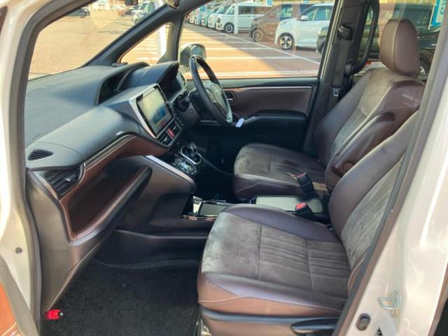 エスクァイア ハイブリッドＧｉプレミアムパッケージ　新品タイヤ／保証書／純正　１０インチ　ＳＤナビ／フリップダウンモニター／トヨタセーフティセンス／両側電動スライドドア／シートヒーター　前席／車線逸脱防止支援システム／シート　ハーフレザー　バックカメラ（7枚目）