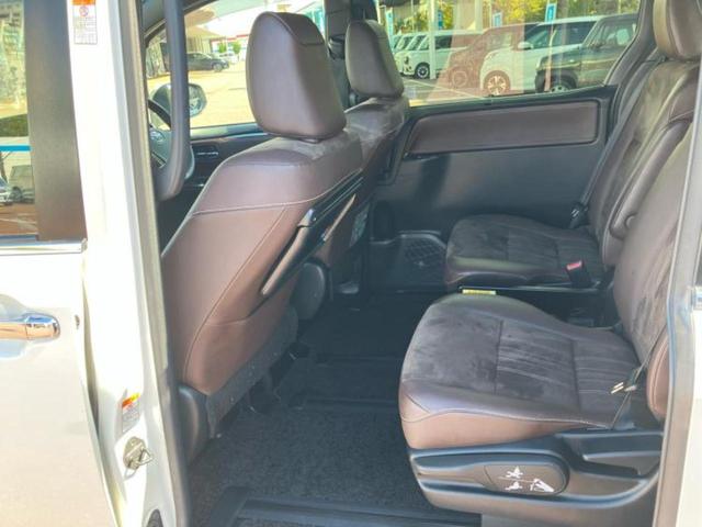 エスクァイア ハイブリッドＧｉプレミアムパッケージ　新品タイヤ／保証書／純正　１０インチ　ＳＤナビ／フリップダウンモニター／トヨタセーフティセンス／両側電動スライドドア／シートヒーター　前席／車線逸脱防止支援システム／シート　ハーフレザー　バックカメラ（8枚目）