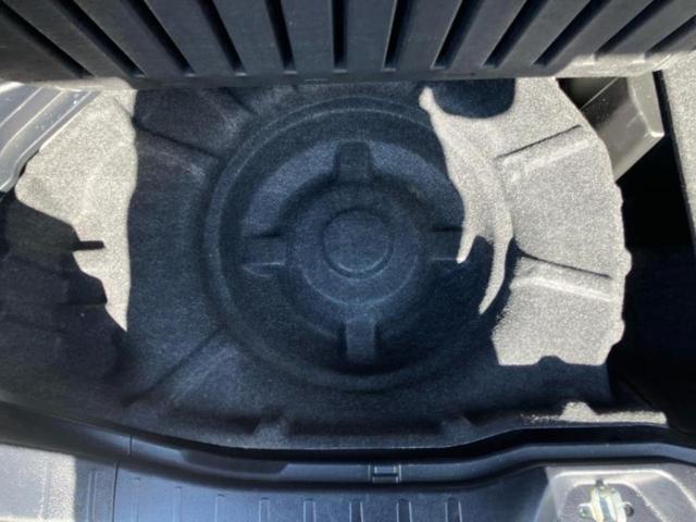 エスクァイア ハイブリッドＧｉプレミアムパッケージ　新品タイヤ／保証書／純正　１０インチ　ＳＤナビ／フリップダウンモニター／トヨタセーフティセンス／両側電動スライドドア／シートヒーター　前席／車線逸脱防止支援システム／シート　ハーフレザー　バックカメラ（27枚目）