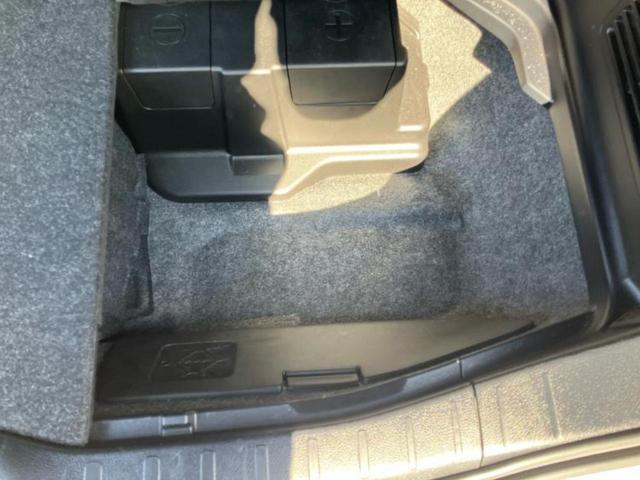 エスクァイア ハイブリッドＧｉプレミアムパッケージ　新品タイヤ／保証書／純正　１０インチ　ＳＤナビ／フリップダウンモニター／トヨタセーフティセンス／両側電動スライドドア／シートヒーター　前席／車線逸脱防止支援システム／シート　ハーフレザー　バックカメラ（28枚目）