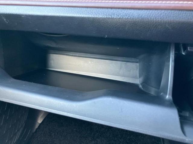 エスクァイア ハイブリッドＧｉプレミアムパッケージ　新品タイヤ／保証書／純正　１０インチ　ＳＤナビ／フリップダウンモニター／トヨタセーフティセンス／両側電動スライドドア／シートヒーター　前席／車線逸脱防止支援システム／シート　ハーフレザー　バックカメラ（40枚目）