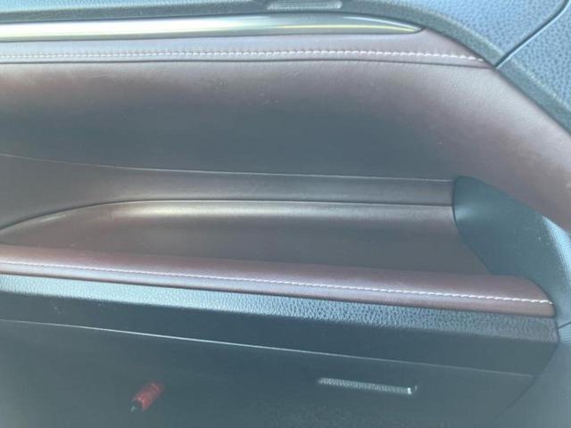 エスクァイア ハイブリッドＧｉプレミアムパッケージ　新品タイヤ／保証書／純正　１０インチ　ＳＤナビ／フリップダウンモニター／トヨタセーフティセンス／両側電動スライドドア／シートヒーター　前席／車線逸脱防止支援システム／シート　ハーフレザー　バックカメラ（41枚目）