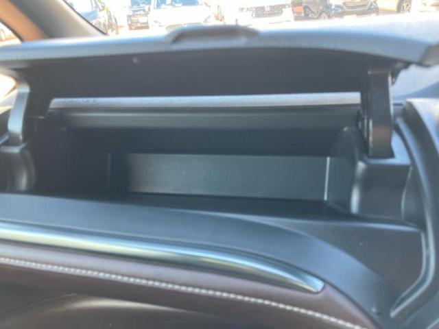 エスクァイア ハイブリッドＧｉプレミアムパッケージ　新品タイヤ／保証書／純正　１０インチ　ＳＤナビ／フリップダウンモニター／トヨタセーフティセンス／両側電動スライドドア／シートヒーター　前席／車線逸脱防止支援システム／シート　ハーフレザー　バックカメラ（42枚目）