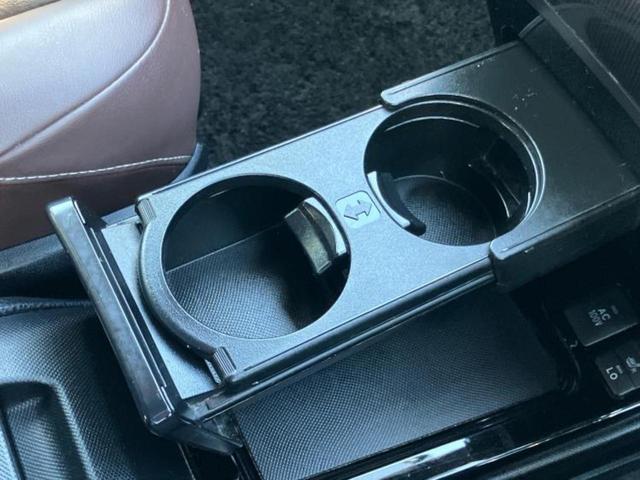 エスクァイア ハイブリッドＧｉプレミアムパッケージ　新品タイヤ／保証書／純正　１０インチ　ＳＤナビ／フリップダウンモニター／トヨタセーフティセンス／両側電動スライドドア／シートヒーター　前席／車線逸脱防止支援システム／シート　ハーフレザー　バックカメラ（50枚目）