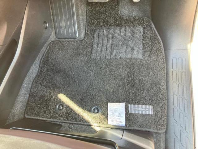 エスクァイア ハイブリッドＧｉプレミアムパッケージ　新品タイヤ／保証書／純正　１０インチ　ＳＤナビ／フリップダウンモニター／トヨタセーフティセンス／両側電動スライドドア／シートヒーター　前席／車線逸脱防止支援システム／シート　ハーフレザー　バックカメラ（56枚目）