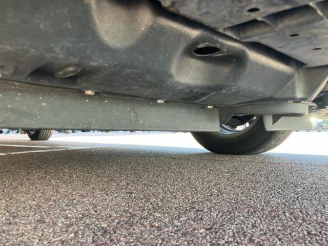 エスクァイア ハイブリッドＧｉプレミアムパッケージ　新品タイヤ／保証書／純正　１０インチ　ＳＤナビ／フリップダウンモニター／トヨタセーフティセンス／両側電動スライドドア／シートヒーター　前席／車線逸脱防止支援システム／シート　ハーフレザー　バックカメラ（60枚目）