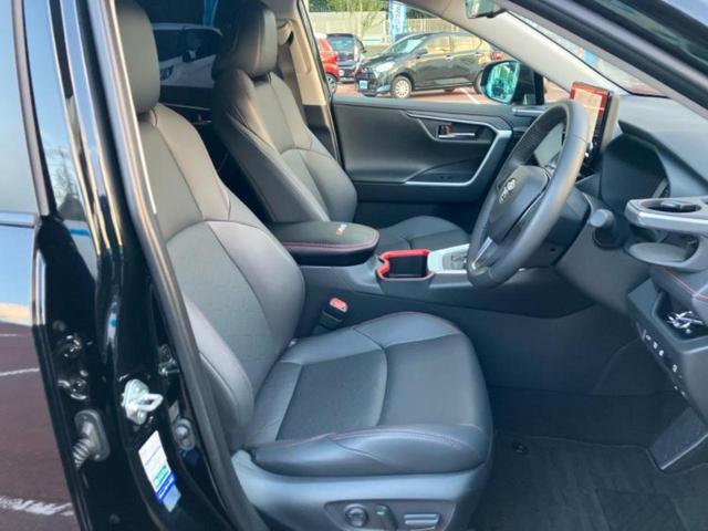 RAV4 4WDアドベンチャーオフロードパッケージ2 保証書/ディスプレイオーディオ+ナビ10インチ/デジタルインナーミラー/トヨタセーフティセンス/シートヒーター 前席/パノラミックビューモニター/車線逸脱防止支援システム/シート 合皮 全周囲カメラ(4枚目)