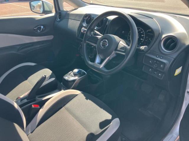 ノート ｅパワーＢ　新品タイヤ／インテリジェントルームミラー／エマージェンシーブレーキ／車線逸脱防止支援システム／ＥＴＣ／ＥＢＤ付ＡＢＳ／横滑り防止装置／アイドリングストップ／エアバッグ　運転席／エアバッグ　助手席（4枚目）