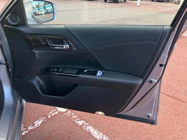 アコードハイブリッド EX 新品タイヤ/保証書/純正 SDナビ/ホンダセンシング/シートヒーター/車線逸脱防止支援システム/ヘッドランプ LED/ETC/EBD付ABS/横滑り防止装置/アイドリングストップ/バックモニター(19枚目)