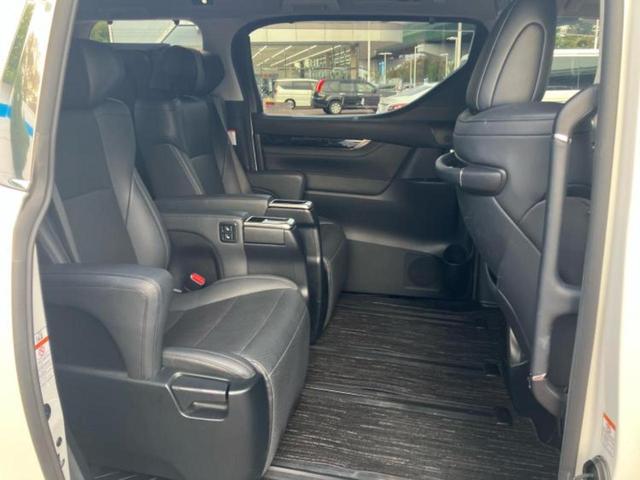 アルファードハイブリッド 4WDハイブリッドSR Cパッケージ 保証書/ディスプレイオーディオ+ナビ9インチ/フリップダウンモニター/デジタルインナーミラー/トヨタセーフティセンス/両側電動スライドドア/シートヒーター/車線逸脱防止支援システム バックカメラ(5枚目)