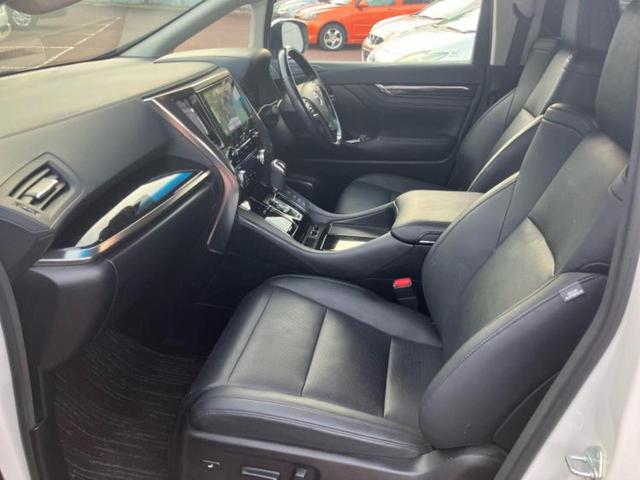 アルファードハイブリッド 4WDハイブリッドSR Cパッケージ 保証書/ディスプレイオーディオ+ナビ9インチ/フリップダウンモニター/デジタルインナーミラー/トヨタセーフティセンス/両側電動スライドドア/シートヒーター/車線逸脱防止支援システム バックカメラ(7枚目)