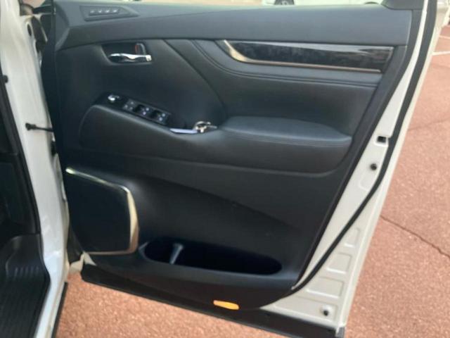 アルファードハイブリッド 4WDハイブリッドSR Cパッケージ 保証書/ディスプレイオーディオ+ナビ9インチ/フリップダウンモニター/デジタルインナーミラー/トヨタセーフティセンス/両側電動スライドドア/シートヒーター/車線逸脱防止支援システム バックカメラ(22枚目)