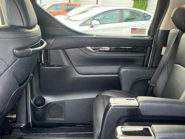 アルファードハイブリッド 4WDハイブリッドSR Cパッケージ 保証書/ディスプレイオーディオ+ナビ9インチ/フリップダウンモニター/デジタルインナーミラー/トヨタセーフティセンス/両側電動スライドドア/シートヒーター/車線逸脱防止支援システム バックカメラ(24枚目)