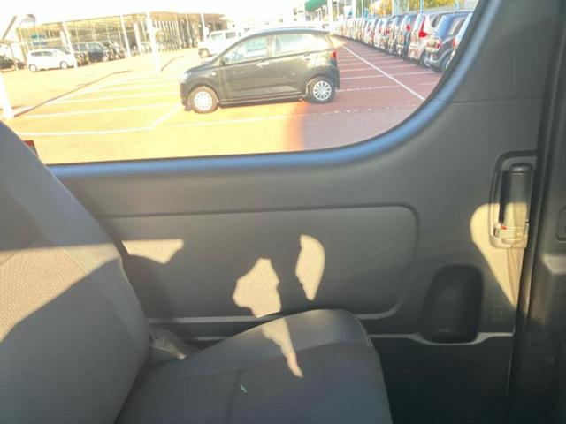 ハイエースバン ロングスーパーGLダークプライム2 保証書/ディスプレイオーディオ11インチ/デジタルインナーミラー/衝突安全装置/パノラミックビューモニター/車線逸脱防止支援システム/シート ハーフレザー/登録済未使用車 衝突被害軽減システム 禁煙車(22枚目)