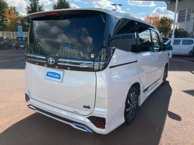 ヴォクシー ハイブリッドS-Z 新品タイヤ/モデリスタエアロ/保証書/ディスプレイオーディオ+ナビ10.5インチ/フリップダウンモニター 純正 14インチ/デジタルインナーミラー/トヨタセーフティセンス 衝突被害軽減システム(3枚目)