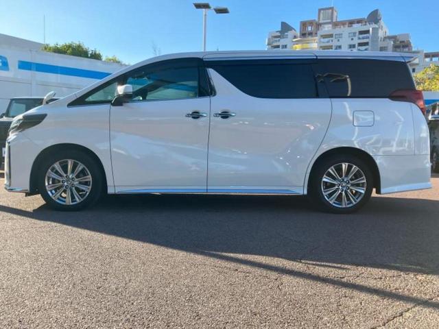 アルファード Ｓタイプゴールド　新品タイヤ／保証書／ディスプレイオーディオ＋ナビ９インチ／トヨタセーフティセンス／両側電動スライドドア／車線逸脱防止支援システム／シート　ハーフレザー／電動バックドア／ヘッドランプ　ＬＥＤ　ＤＶＤ再生（2枚目）