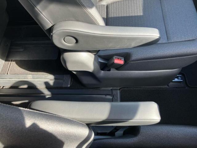 セレナ ハイウェイスターＶ　社外　ナビ／エマージェンシーブレーキ／両側電動スライドドア／車線逸脱防止支援システム／ヘッドランプ　ＬＥＤ／Ｂｌｕｅｔｏｏｔｈ接続／ＥＴＣ／ＥＢＤ付ＡＢＳ／横滑り防止装置／アイドリングストップ（34枚目）