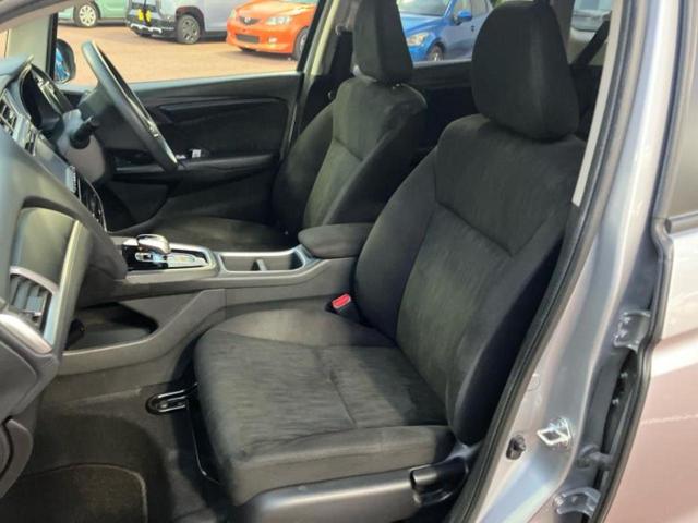 シャトル ハイブリッド・ホンダセンシング 新品タイヤ/保証書/社外 ナビ/ホンダセンシング/車線逸脱防止支援システム/ドライブレコーダー 社外/Bluetooth接続/ETC/EBD付ABS/横滑り防止装置/アイドリングストップ バックカメラ(6枚目)