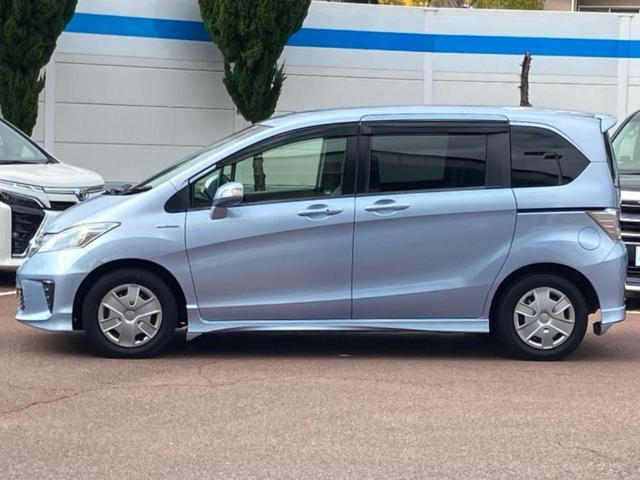 フリードハイブリッド ハイブリッドジャストセレクション　保証書／純正　ＳＤナビ／両側電動スライドドア／ＥＴＣ／ＥＢＤ付ＡＢＳ／横滑り防止装置／アイドリングストップ／クルーズコントロール／バックモニター／ＤＶＤ／エアバッグ　運転席／エアバッグ　助手席（2枚目）