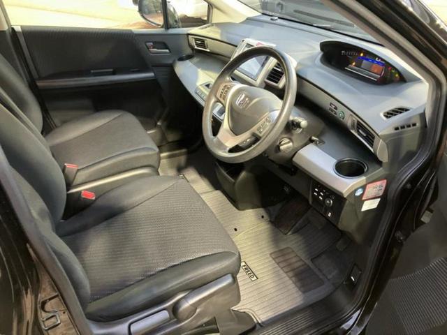 フリードハイブリッド ハイブリッドジャストセレクション　純正　ＳＤナビ／両側電動スライドドア／ヘッドランプ　ＨＩＤ／Ｂｌｕｅｔｏｏｔｈ接続／ＥＴＣ／ＥＢＤ付ＡＢＳ／横滑り防止装置／アイドリングストップ／クルーズコントロール／バックモニター／ワンセグＴＶ（4枚目）
