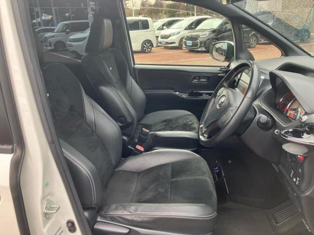 ヴォクシー ＺＳ　Ｇｓ　保証書／社外　１１インチ　ＳＤナビ／フリップダウンモニター　社外　１２．８インチ／トヨタセーフティセンス／両側電動スライドドア／車線逸脱防止支援システム／シート　ハーフレザー　衝突被害軽減システム（4枚目）