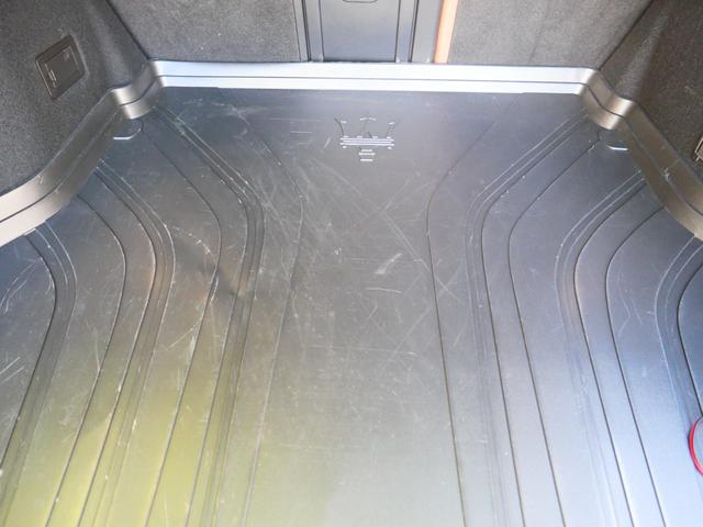 レヴァンテ トロフェオ　スペシャルオーダーカラー　法人１オーナー　クオイオレザーインテリア　アルカンタラルーフ　２１インチホイール　シルバーキャリパー　カーボンステアリング＆インテリアトリム　ベンチレーション（2枚目）