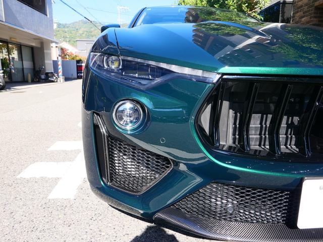 レヴァンテ トロフェオ　スペシャルオーダーカラー　法人１オーナー　クオイオレザーインテリア　アルカンタラルーフ　２１インチホイール　シルバーキャリパー　カーボンステアリング＆インテリアトリム　ベンチレーション（5枚目）