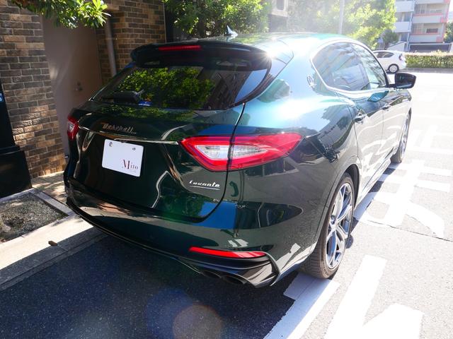 レヴァンテ トロフェオ　スペシャルオーダーカラー　法人１オーナー　クオイオレザーインテリア　アルカンタラルーフ　２１インチホイール　シルバーキャリパー　カーボンステアリング＆インテリアトリム　ベンチレーション（7枚目）