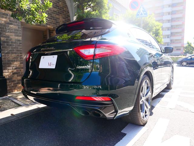 レヴァンテ トロフェオ　スペシャルオーダーカラー　法人１オーナー　クオイオレザーインテリア　アルカンタラルーフ　２１インチホイール　シルバーキャリパー　カーボンステアリング＆インテリアトリム　ベンチレーション（14枚目）