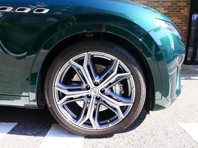 レヴァンテ トロフェオ　スペシャルオーダーカラー　法人１オーナー　クオイオレザーインテリア　アルカンタラルーフ　２１インチホイール　シルバーキャリパー　カーボンステアリング＆インテリアトリム　ベンチレーション（15枚目）