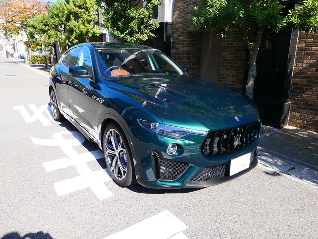 レヴァンテ トロフェオ　スペシャルオーダーカラー　法人１オーナー　クオイオレザーインテリア　アルカンタラルーフ　２１インチホイール　シルバーキャリパー　カーボンステアリング＆インテリアトリム　ベンチレーション（19枚目）