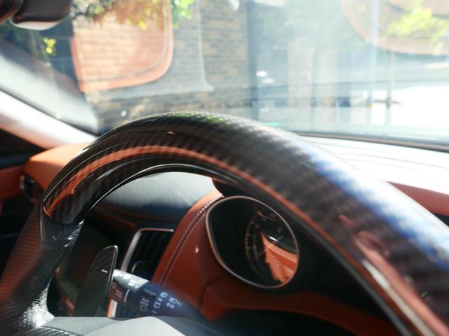 レヴァンテ トロフェオ　スペシャルオーダーカラー　法人１オーナー　クオイオレザーインテリア　アルカンタラルーフ　２１インチホイール　シルバーキャリパー　カーボンステアリング＆インテリアトリム　ベンチレーション（26枚目）